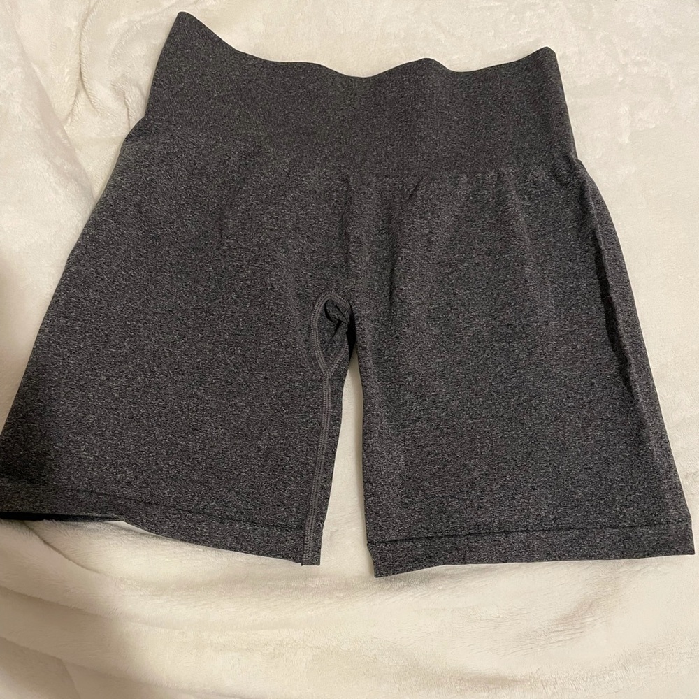 NVGTN black speckle pro short